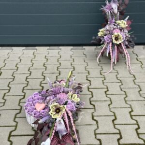 Zestaw nagrobny okrągły pojemnik fioletowy z sercem nr 807