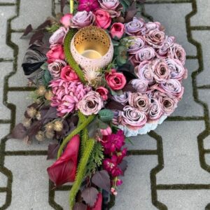 Kompozycja nagrobna okrągły pojemnik bordowa kalia z lampionem nr 826