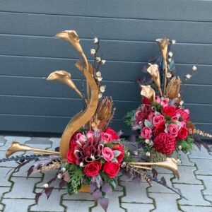 Zestaw nagrobny pojemnik złota kalia z czerwienią nr 833