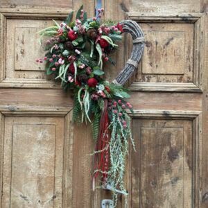 Wianek świąteczny serce z czerwienią nr B356