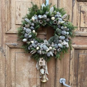 Wianek susz naturalny jasny domki 48 cm nr B408