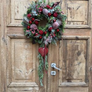 Wianek świąteczny 48 cm czerwony serce nr B395