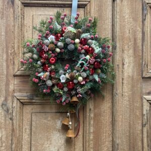 Wianek świąteczny 38 cm czerwony rdzawe dzwonki nr B412